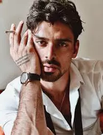 Cine e Michele Morrone, bărbatul fatal din filmul „365 DNI”. Are o poveste de viață impresionantă