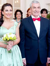 Averea lui Călin Popescu-Tăriceanu. Are 6 case, 6 mașini și o jumătate de milion de euro în conturi!