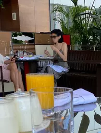 Răzvan Simion nu a suferit prea mult după despărțirea de Lidia Buble! Prezentatorul TV, escapadă secretă în Istanbul alături de o brunetă misterioasă