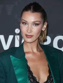 Bella Hadid are un nou iubit! E nepotul unui actor faimos de la Hollywood