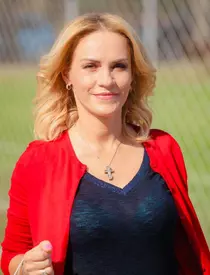 Gabriela Firea s-a tuns scurt, după ce a pierdut alegerile. Fostul edil și-a schimbat complet look-ul