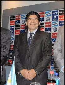 a murit Maradona