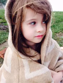 fiica-iuliei-albu-mikaela