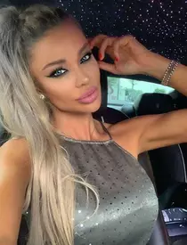 Bianca Drăgușanu și Tzancă Uraganu, surprinși într-o postură neașteptată! S-au distrat împreună la o petrecere
