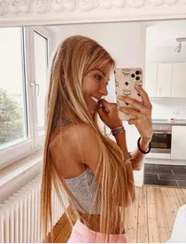 O influenceriță de 24 de ani a murit de anorexie! S-a stins în brațele prietenei sale