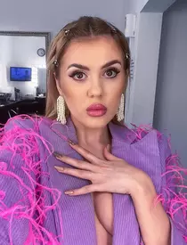 Emily Burghelea însărcinată