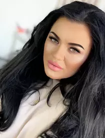 Carmen-de-la-Salciua-inainte-de-operatiile-estetice-9