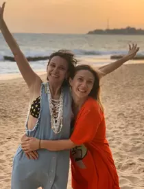 Cum arată Adela Popescu, însărcinată în patru luni, în costum de baie