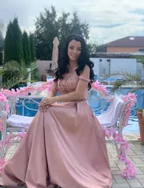 cum-arata-sotia-lui-alin-salajean