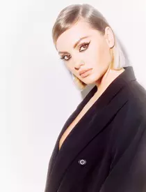 Dialog spumos între Alin Sălăjean și Jador la Survivor. Totul a pornit de la Alexandra Stan: "Mânca-ți-aș carnea ta de hoț!"