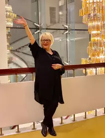 1Mirabela-Dauer-a-vrut-sa-se-calugareasca