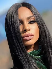 Motivul-real-pentru-care-Laurette-ar-fi-fost-batuta.-nu-s-a-inteles-la-pret-cu-un-client.-Cum-a-esuat-negocierea-in-camera-de-hotel-3