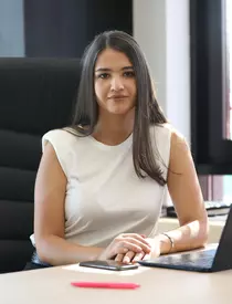 Andreea-Cornea-Sef-sub-acoperire