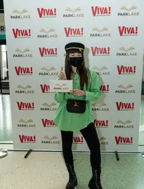 Viva-Shopping-with-stars-1