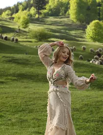 Elena-Gheorghe-lanseaza-Lunina-11