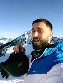 Cine-este-Taher-Sonu-căsătoriți-pe-nevăzute-1