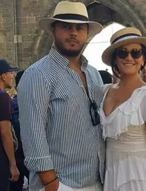 alex-bodi-dormind-in-bratele-biancai-2019-fb