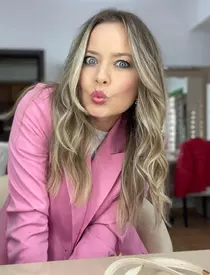 laura-cosoi-aparitie-de-senzatie-pe-instagram-1