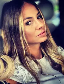 Cine-este-Gratiela-Duban-1