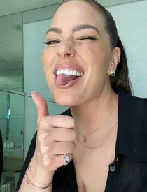 ashley-graham-insarcinata-1