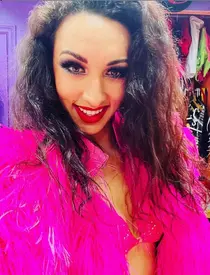 Cine-este-Natalia-Duminică-Splash-1