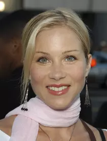 Christina Applegate, alias Kelly Bundy, diagnosticată cu scleroză multiplă. Anunțul sfâșietor al actriței
