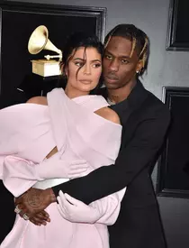 Primele imagini cu Kylie Jenner însărcinată a doua oară. Și-a arătat burtica de gravidă