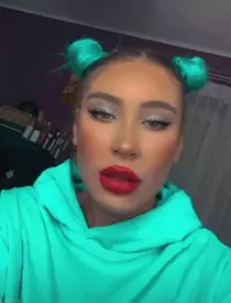 cine-este-emy-alupei-de-la-splash-vedete-la-apa