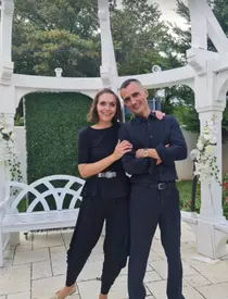 Adela Pârvu, fostul arhitect de la Visuri la Cheie și-a cunoscut soțul pe un site de matrimoniale. S-au căsătorit după 3 săptămâni