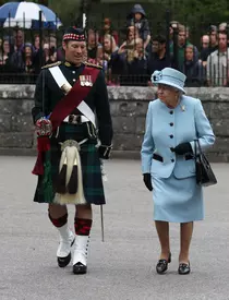 Elisabeta-a-II-a-bijuterii4-681×1024-1-681×1024-1