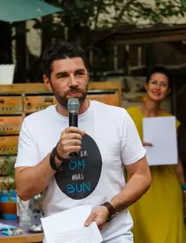 Cum a cunoscut-o Alex Dima de la Pro TV pe femeia de care e îndrăgostit: „Am râs, apoi am privit-o”