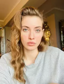 Iulia Albu a apărut nemachiată pe Instagram. Cum au reacționat fanii