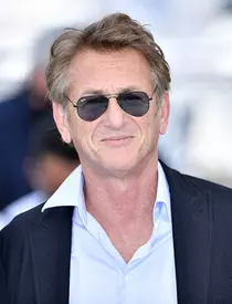 Sean Penn și Leila George divorțează după un an de căsnicie. Au făcut nunta online, pe Zoom