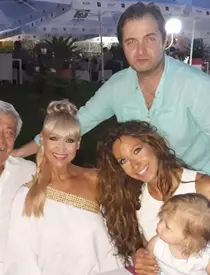 Ioana impreuna cu parintii sai