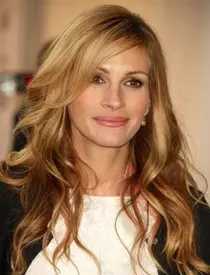 Cum arată Julia Roberts în costum de baie, la 54 de ani. A fost surprinsă în ipostaze tandre cu soțul ei