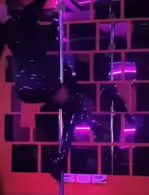 Bianca Drăgușanu, dans incendiar la bară! Cum s-a lăsat filmată