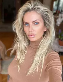 Drama Andreei Bănică. A avut o copilărie grea: „Mă jignea, mă făcea de râs în fața tuturor, a fost violent”