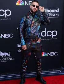 Maluma and Prince Royce show off their beach bods while on vacation