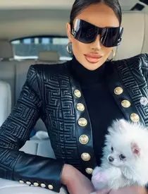 Bianca Drăgușanu și-a vopsit câinele în roz! Cum arată animalul de companie