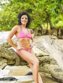 Cine este Lavinia Dumitrescu, ispita de la Insula Iubirii. E divorțată și are un copil