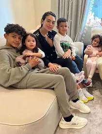 279563290_950857675598584_151015646398019856_n