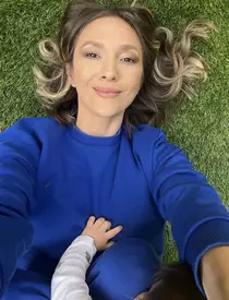 Ce are Adela Popescu în geantă. Prezentatoarea TV, dată de gol de colegii de platou: „Vai de capul meu!”