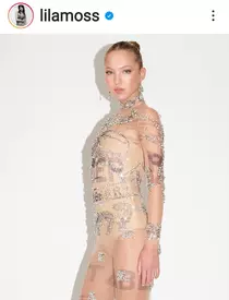 Fiica lui Kate Moss, apariție pe covorul roșu cu pompa de insulină la vedere. La 19 ani, Lila are diabet de tip I