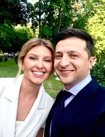 Volodimir Zelenski și soția lui, Olena, prima apariție publică de la începutul războiului. Cum s-au afișat la funeraliile fostului preşedinte al Ucrainei
