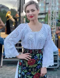 Emilia Dorobanțu, prima femeie din România care dirijează fanfara militară. Toți cei 17 instrumentiști sunt bărbați