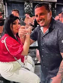 2022-07-21-16_41_55-Adriana-Bahmuteanu-@adrianabahmuteanu-•-Instagram-photos-and-videos