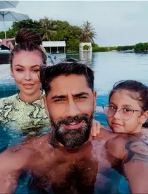 Connect-R și Misha, vacanță exotică în Maldive, alături de Maya. Cum își răsfață artistul fosta soție și fiica