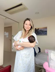 Laura Cosoi si fiicele sale