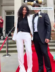 2022-08-02-01_22_22-Mihaela-Schwartzenberg-@mihaelaradulescuschwartzenberg-•-Instagram-photos-and-