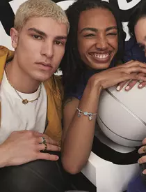 HIGH_CMYK_AW22_F_P_Street_Model_09_CMYK